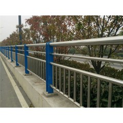 不銹鋼復(fù)合管護(hù)欄