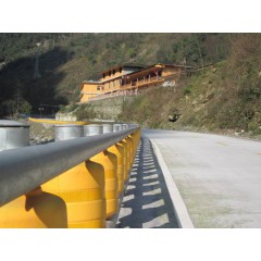 滾筒式旋轉(zhuǎn)eva彎道高速公路防撞護(hù)欄