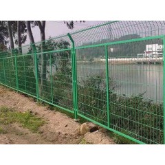 優(yōu)質(zhì)高速公路護(hù)欄網(wǎng)